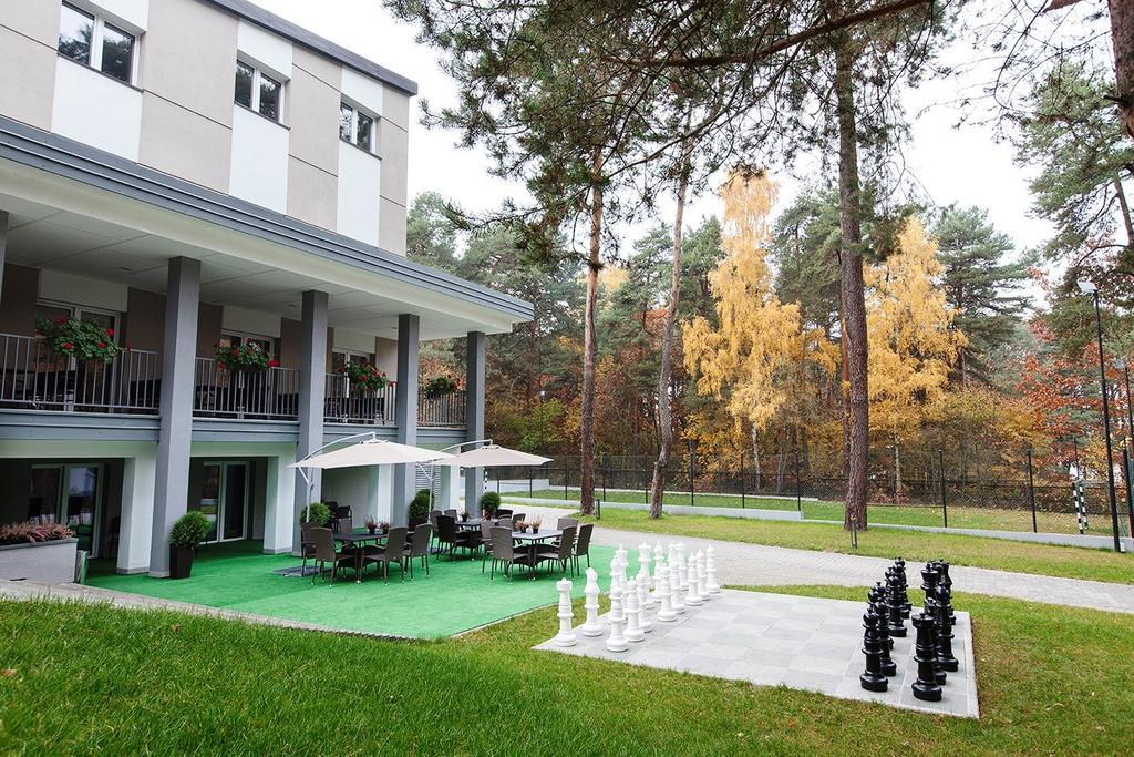 Отель Inwest Osrodek Szkoleniowo-Wypoczynkowy Смардзевице Экстерьер фото